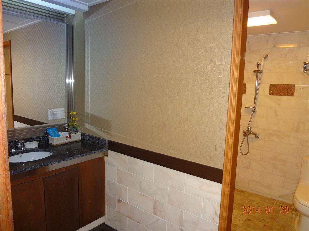 Diamond Tourist Hotel ปูซาน ภายนอก รูปภาพ